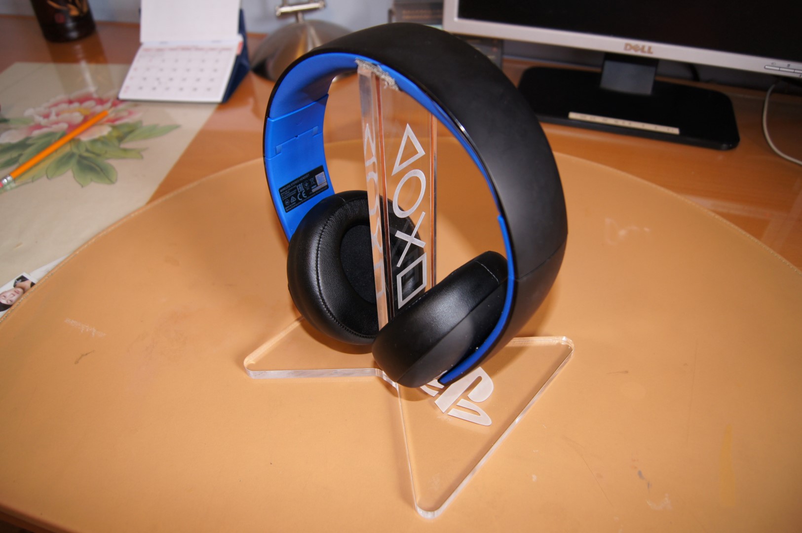 Stand for PlayStation Gold Wireless Headset | Eleccelerator